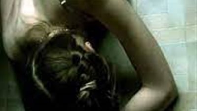 سيدة تُساعد زوجها في الاعتداء على شقيقتها جنسيًا.. إليكِ التفاصيل الغريبة