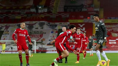 تعرفي على أشهر زوجات نجوم ليفربول ومانشستر يونايتد بعد مباراتهما النارية