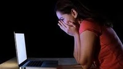 إحالة مسؤولة حكومية إلى الجنايات لتهديد طليقة زوجها والطعن في شرفها