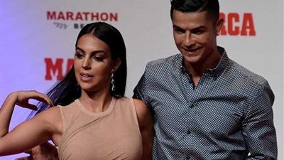 صور | إطلالة صيفية مُذهلة لـ جورجينا مع أطفال كريستيانو رونالدو