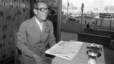 منهن بائعة سجائر و