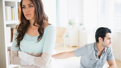 كيف تتعاملين مع زوجك البخيل أو الأناني وضعيف الشخصية؟.. استشاري علاقات أسرية تجيب