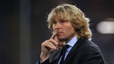 ظهور فاضح لـ أسطورة يوفنتوس في أحضان فتيات «بالبيكيني»