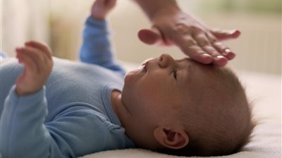 كيف تحمين طفلك من درجات الحرارة العالية في الصيف؟ 