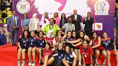 مايا مرسي تشيد بفعاليات البطولة الرياضية الأولى للمرأة.. صور