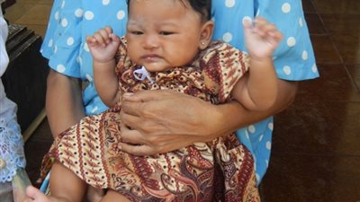 أطفال لا يلمسون الأرض.. تعرفي على أسرار صغار جزيرة بالي