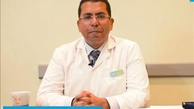  هل مزيلات العرق تتسبب في الإصابة بسرطان الثدي؟.. أستاذ جلدية يُجيب