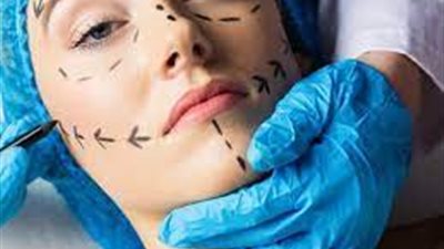 تفسير رؤية عمليات التجميل في المنام.. للحامل والعزباء والمتزوجة
