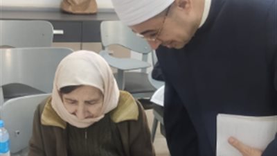 طالبة في الثمانين من عمرها تدرس بـ الأزهر.. ما قصتها؟