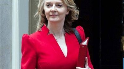 مائدة ليز تراس حافلة بالملفات الساخنة