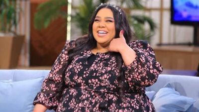 شيماء سيف تروّج لمسرحية 