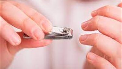 تفسير رؤية قص الأظافر في المنام.. «خير» للحامل والعزباء