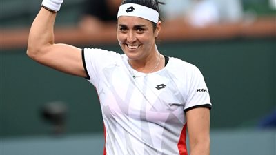 واقعة المضرب تدفع أنس جابر للاعتذار والاعتراف