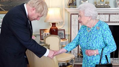 استعجلت وفاة الملكة.. بوريس جونسون يضع «BBC» في موقف مُحرج