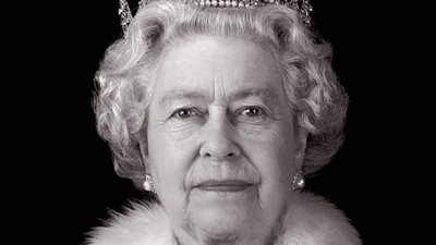 إسعاد يونس وإليسا أبرزهن.. نجمات الفن تنعين وفاة الملكة إليزابيث