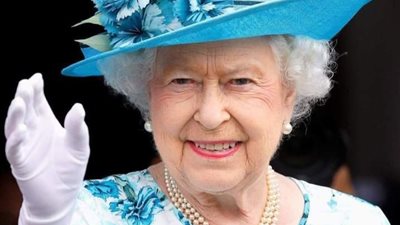 4 أعمال فنية تناولت شخصية الملكة إليزابيث الثانية.. أحدها فاز بالأوسكار