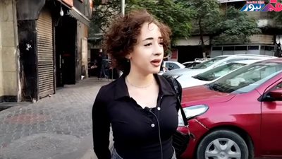 «ترضع العيال ولا الراجل يتصرف» البنات شايفة الست ملزمة بايه؟| فيديو