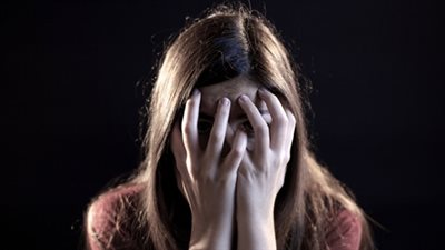 القبض على سائق تحرش بفتاة داخل حافلة سياحية.. وتحذير للفتيات