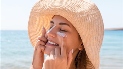 لا تغسلي وجهك.. نصائح مهمة لذوات البشرة الدهنية