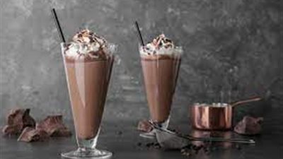 طريقة عمل ميلك شيك الشوكولاتة دون تكلفة.. للشيف أميرة شنب