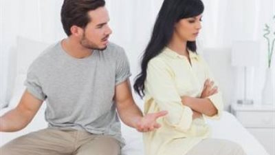 متصلة: زوجي ينفق على أبنائي ويحرمني من حقوقي الشرعية