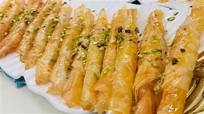 طريقة عمل أصابع الجلاش بالقشطة.. للشيف فاطمة أبو حاتي