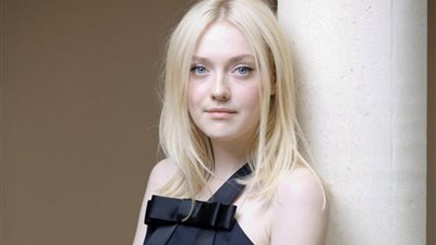 النجمة الأمريكية «داكوتا فانينج» في 7 إطلالات جذابة ومثيرة