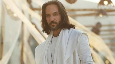 بهاء سلطان يرتدي زيًا تاريخيًا.. هل يستعد للحرب؟