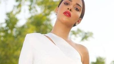 بلقيس تتزوج نفسها.. وتكشف سر إطلالتها بالأبيض