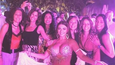 راقصة شرقية وجميلات المجتمع في عيد ميلاد شريف مدكور.. صور