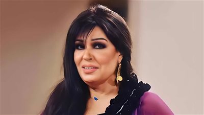 فيفي عبده ترقص بـ«الأحمر» على البحر.. شاهدي