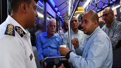 شاهدي.. لحظة وصول الأتوبيسات الكهربائية الخاصة بنقل وفود مؤتمر تغير المناخ