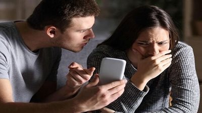 سهام تطلب الخلع: «جوزي عايزني خدامة وابوس رجليه كل ليلة»