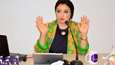 نانسي صميدة تنصح الزوجات: «الاهتمام بيطلب عادي!»