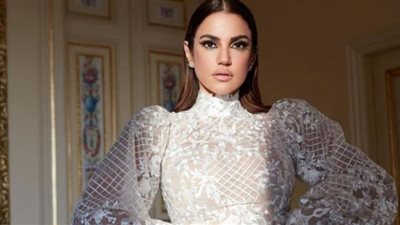 دُرة تُبهر المتابعين بإطلالة جذابة في أحدث ظهور.. إليكِ سعر فستانها (صور)