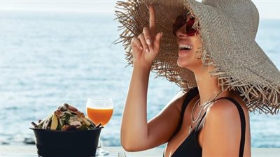 ميريام فارس تتألق في أحدث جلسة تصوير لها بـ«مايوه» على البحر 