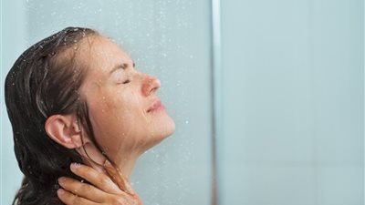 «تحت كل شعرة جنب شيطان».. حكم تأخير الغسل من الجنابة.. وهذا هو البديل الشرعي