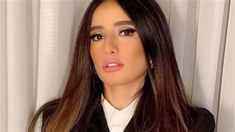 الفنانة زينة