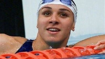 طبيبة وسباحة .. 