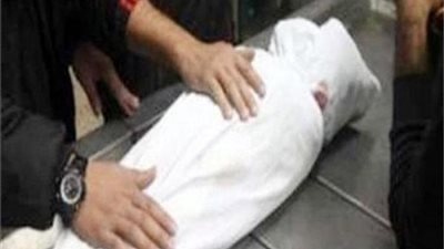 أم تلقي طفليها من شرفة المنزل ومصرع الأول وإصابة الثاني