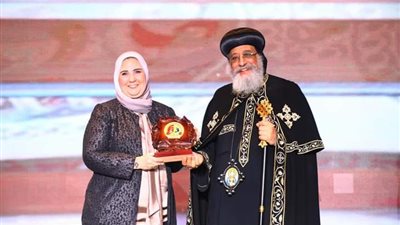 نيفين القباج تهنئ البابا تواضروس بمناسبة الذكرى الـ 60 لتأسيس أسقفية الخدمات العامة