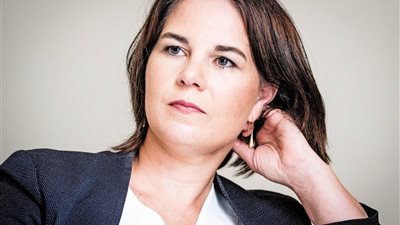 أنالينا بيربوك تدعم الإيرانيات: نحن أصوات هؤلاء النساء