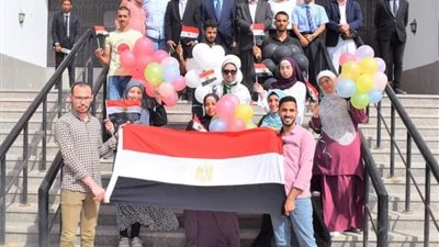 في ذكرى أكتوبر.. وزير التعليم العالي يستعرض تقريرًا حول المشروعات القومية في سيناء