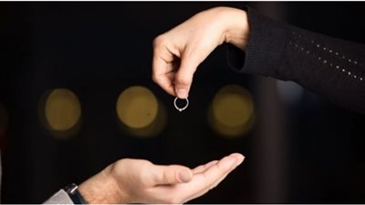 الابن والأفلام الإباحية يدفعان الزوجة لطلب الخلع