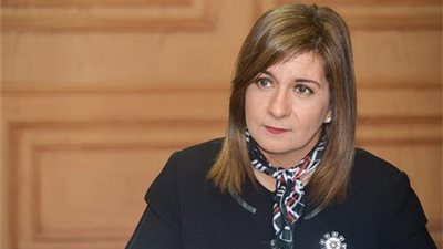 «رسايل الحب والفرح».. نبيلة مكرم تُهنئ المصريين بنصر أكتوبر والمولد النبوي