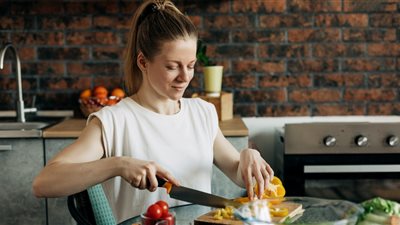 تعلمى طريقة عمل «سلطة الجزر والتفاح».. للشيف هشام السيد