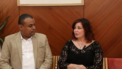 إلهام شاهين لـ«هير نيوز»: المتحدثون عن أزياء الفنانات «ناس فاضية» وهشام سليم صعب تكراره