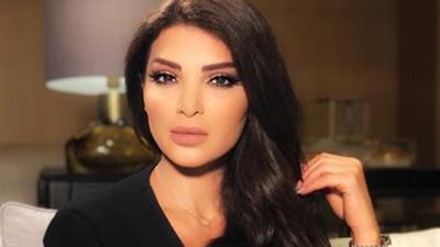 تفاصيل إصابة الفنانة اللبنانية دينا حايك بمرض السرطان
