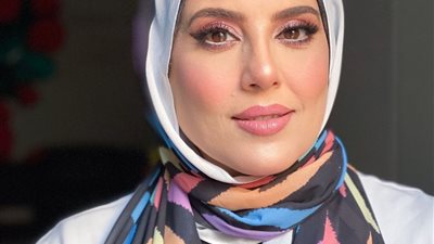 «اهمليه باهتمام ».. مدربة أنوثة توجه نصيحة ذهبية للزوجات