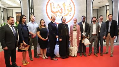 نيفين جامع برفقة وفد الكونجرس في معرض تراثنا.. صور